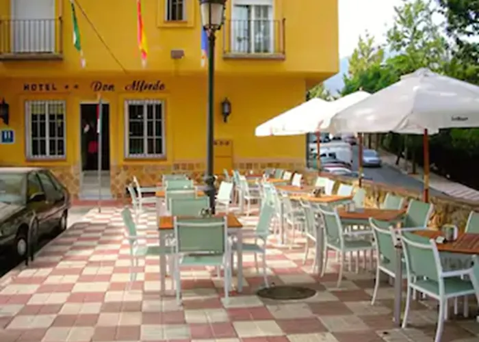 唐阿尔弗雷多酒店 2* 马尔韦利亚